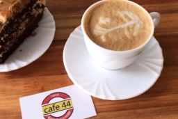 Кафе «Cafe 44»